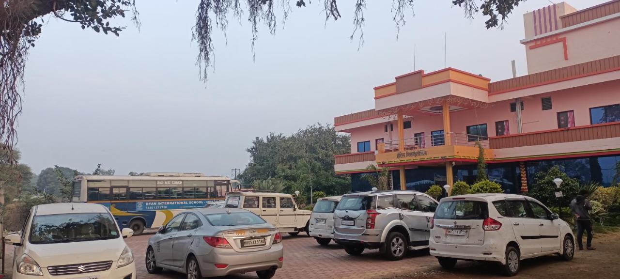 Hotel Nisarg Lodging And Restaurant Aurangabad  Eksteriør billede